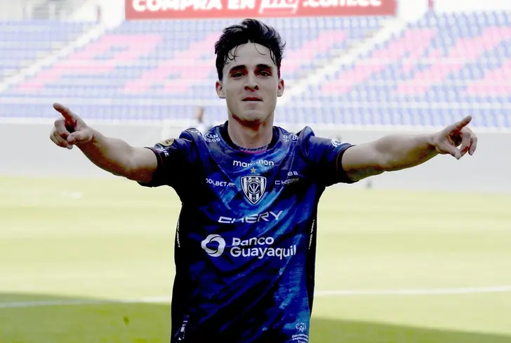 La opción de regresar a donde fue feliz futbolísticamente está encima de la mesa.