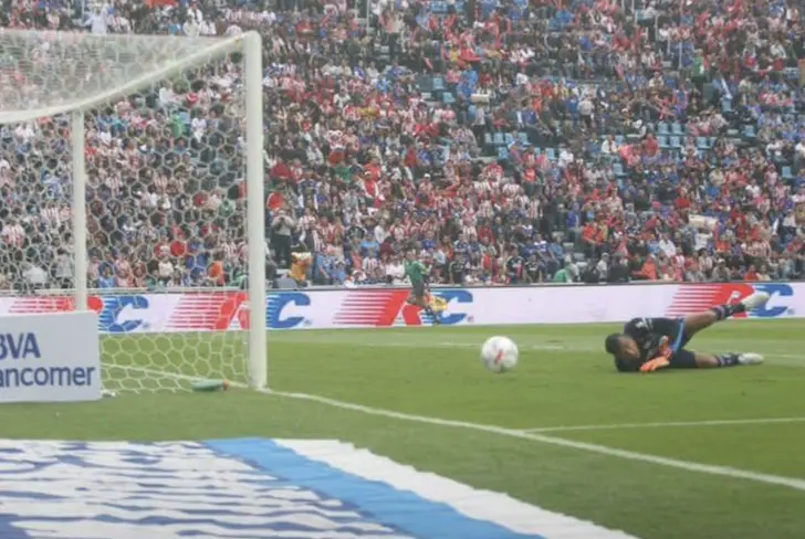 Nótese la mayoría rojiblanca dentro del Estadio Azul / Foto: SinEmbargo