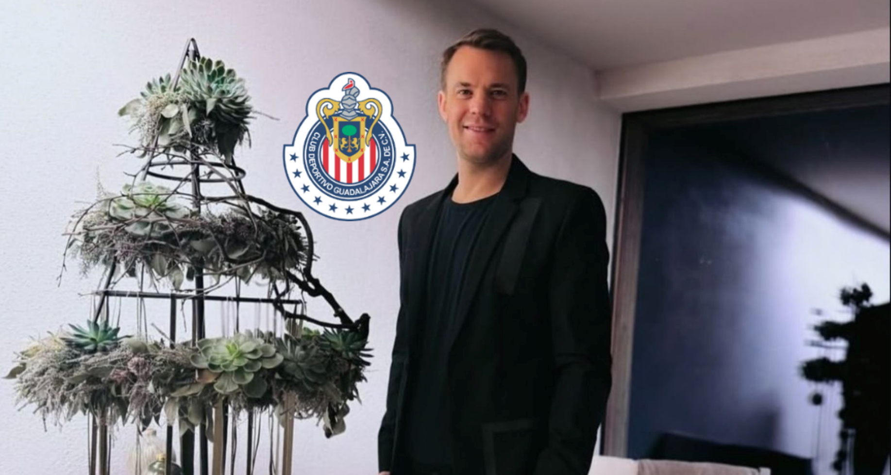 Neuer posa ante un árbol de navidad sencillo (Fuente: Marca) 