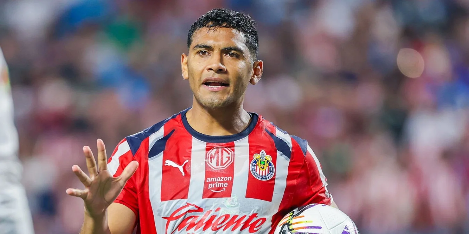 Tiba Sepúlveda sale lesionado: el tiempo que estaría fuera de acción